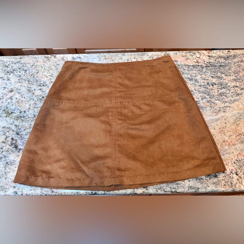 Sanctuary brown suede-like mini skirt. EUC. Size L